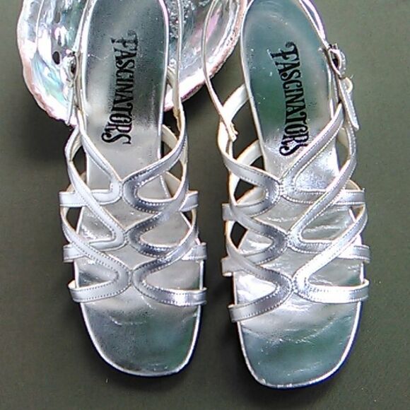 Vintage Fascinators Silver Heels - Picture 1 of 8